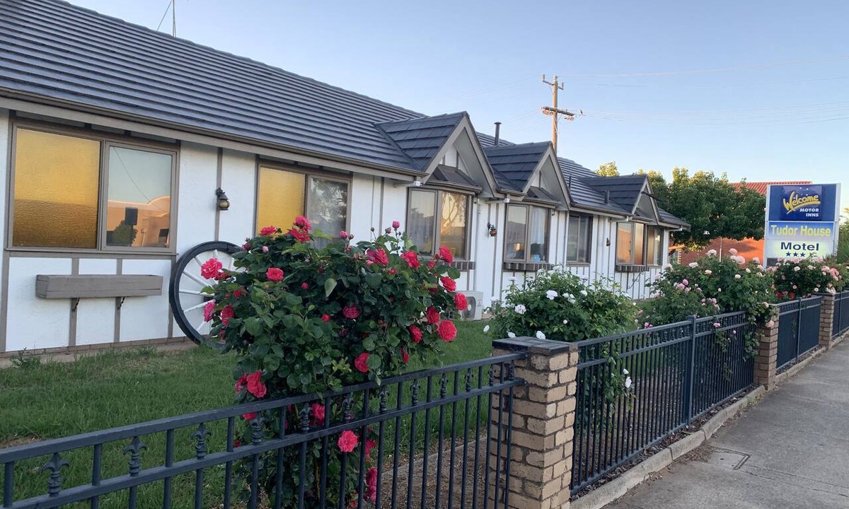 Shepparton Hotel | Tudor House Motel
