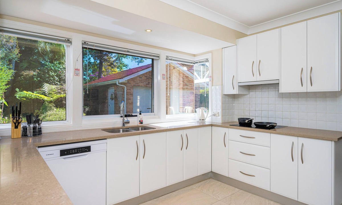 Turramurra House | Turramurra Spacious 6Br House close to Train/Parks