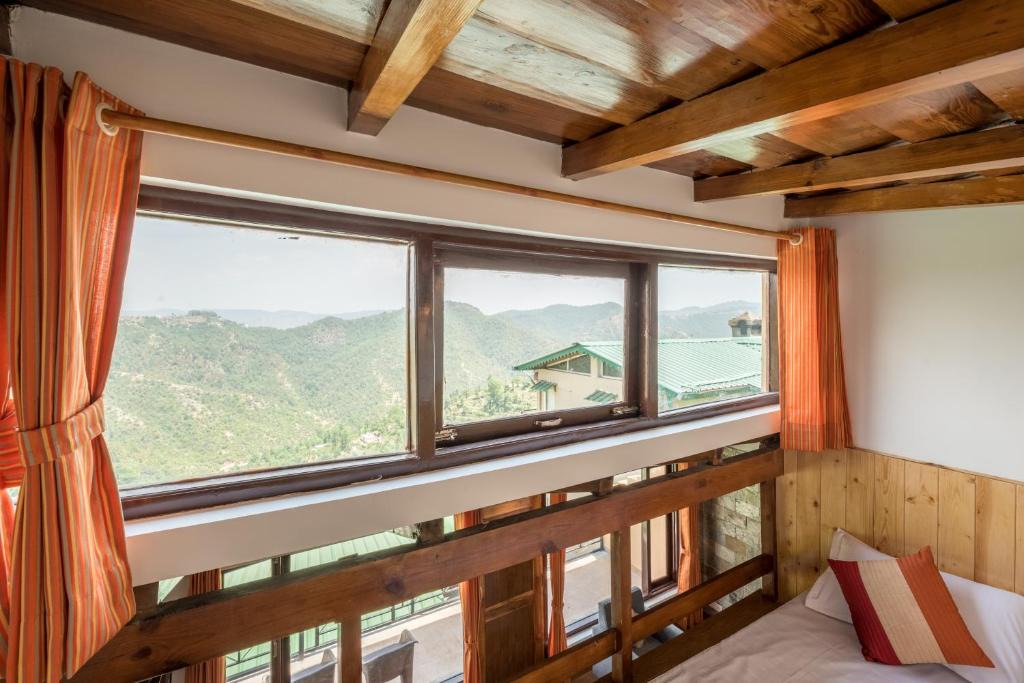 Kasiyalekh Apartment | Twilight Ridge, Studio overlooking the hills w wifi by Roamhome