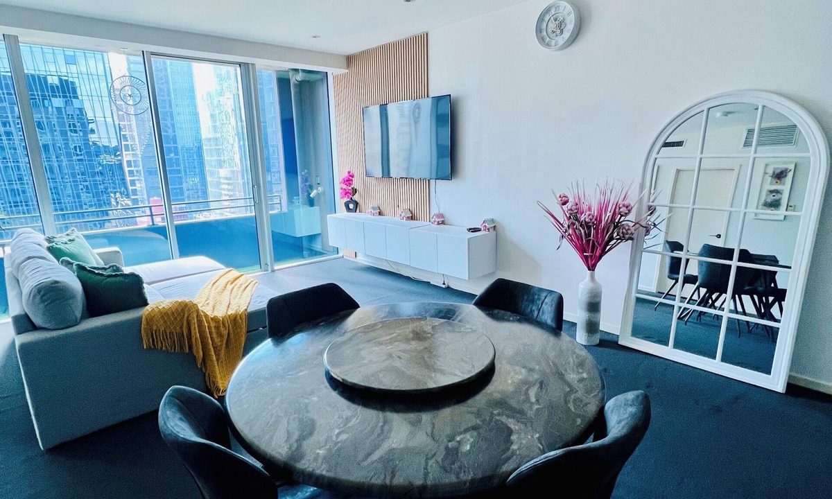 Melbourne Central Business District Apartment | Two-Bedroom City View Apartment Opposite Southern Cross Station