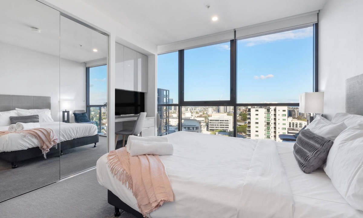 Milton Apartment | Two Bedroom Two Bathroom Hearty Milton Apartment, free parking & more!