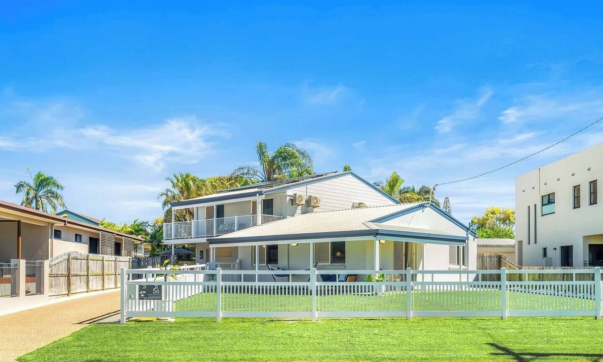 Slade Point House | Unit 1 (Anna) Beachside Mackay