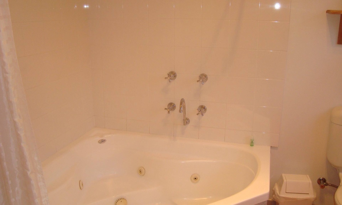 Bright Cottage | Unit 5 - One Bedroom Spa - HomeAway
