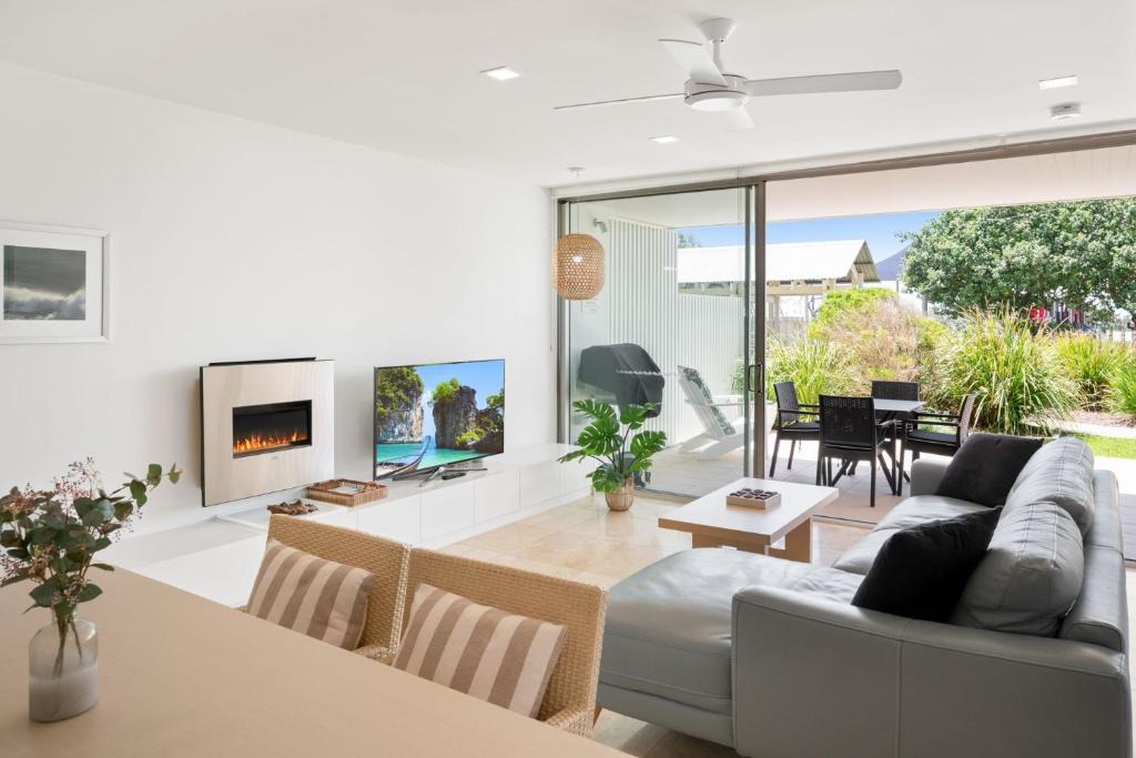 Rainbow Beach House | Unit 7 Plantation Resort Rainbow Beach