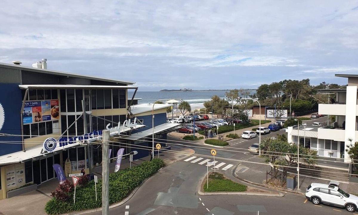 Maroochydore Apartment | Unit 9 Surf Comber with Roof Deck