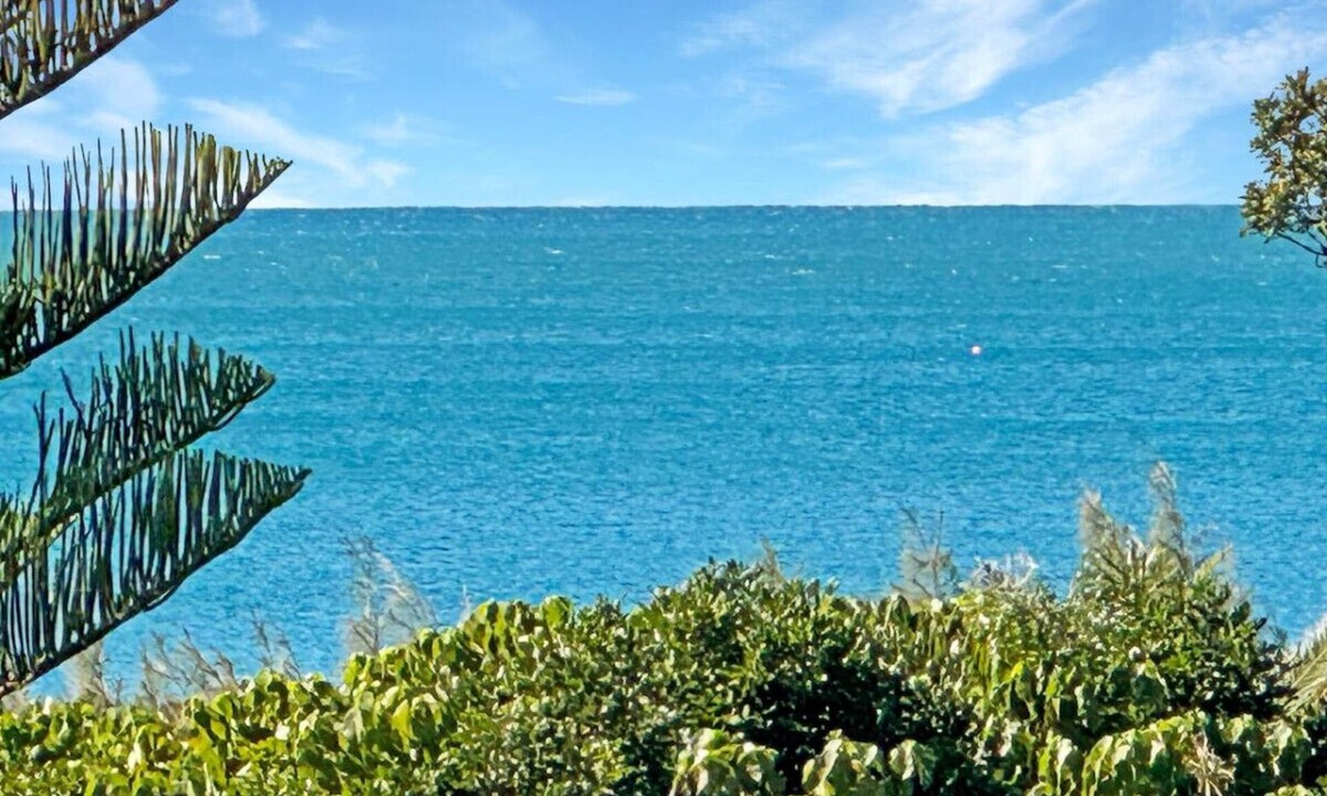 Alexandra Headland Apartment | Unwind in Coastal Resort