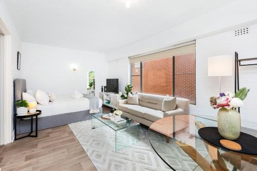 Victoria Park Apartment | Urban Chic Studio by 'the Strip'