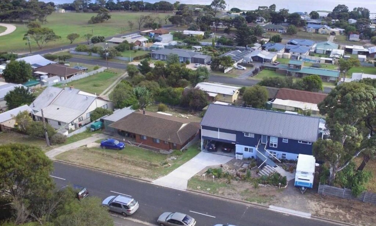 Bonney Apartment | User-friendly, efficiently designed two-bedroom modern apartment in Meningie