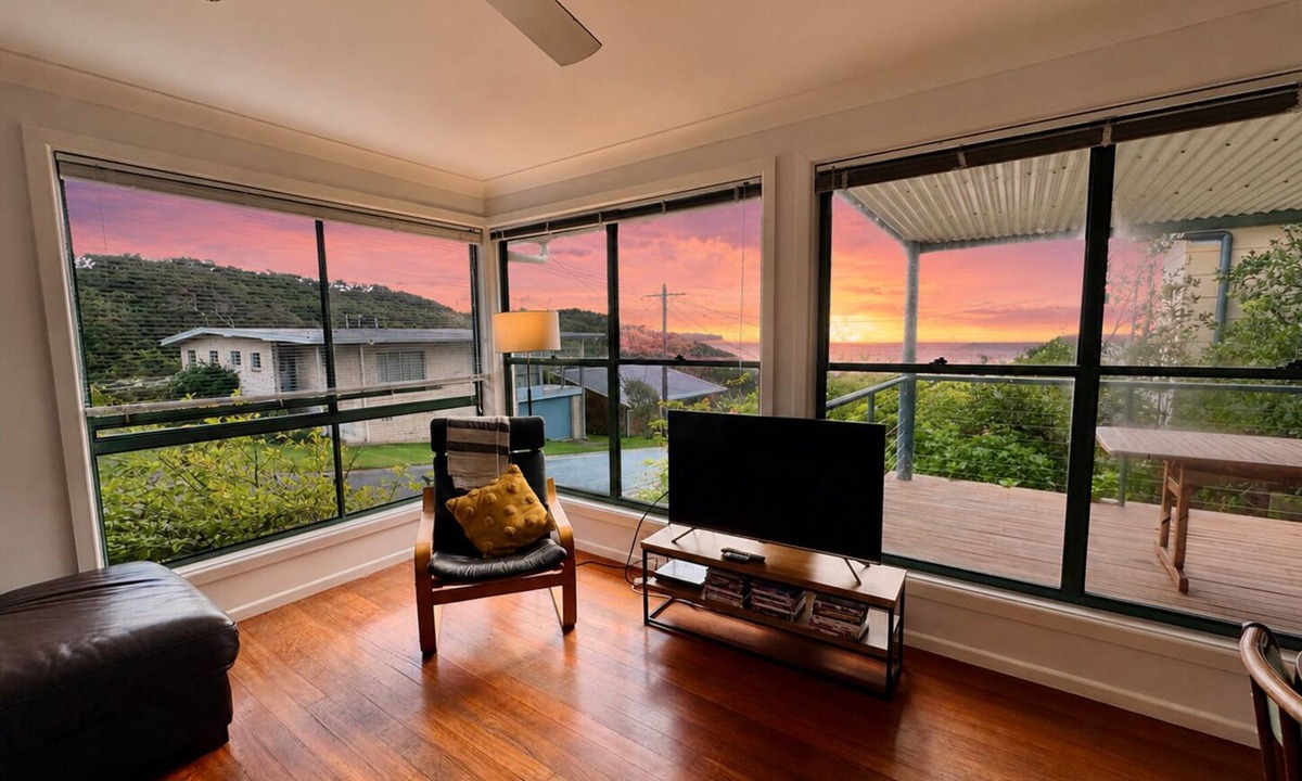 Valla Beach Cottage | Valla Beach Getaway - Ocean Views - 2 bed cottage - Pet Friendly - Walk to Beach