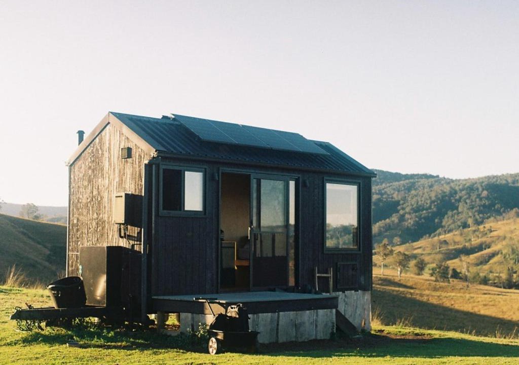 Bowman Farm House | Valley Views Off-Grid Cabin - Pet Friendly - Nicho
