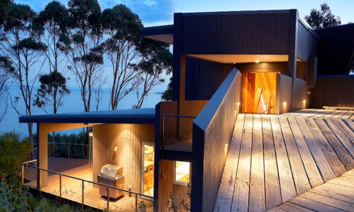 Lorne House | Vantage Point - Architectural brilliance and free WIFI