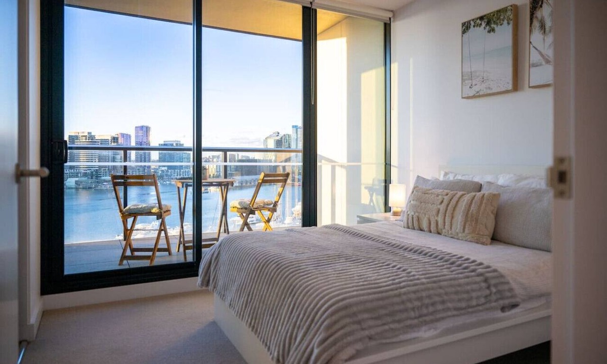Docklands Apartment | Vibrant Waterfront Docklands Living