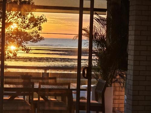 Sandgate House | Villa Costera - Villa On The Coast - House