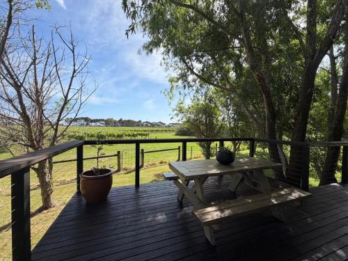 Wallington House | Vineyard Cottage at Oakdene