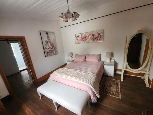 Katrine House | Viveash - Historic accommodation with Ensuite