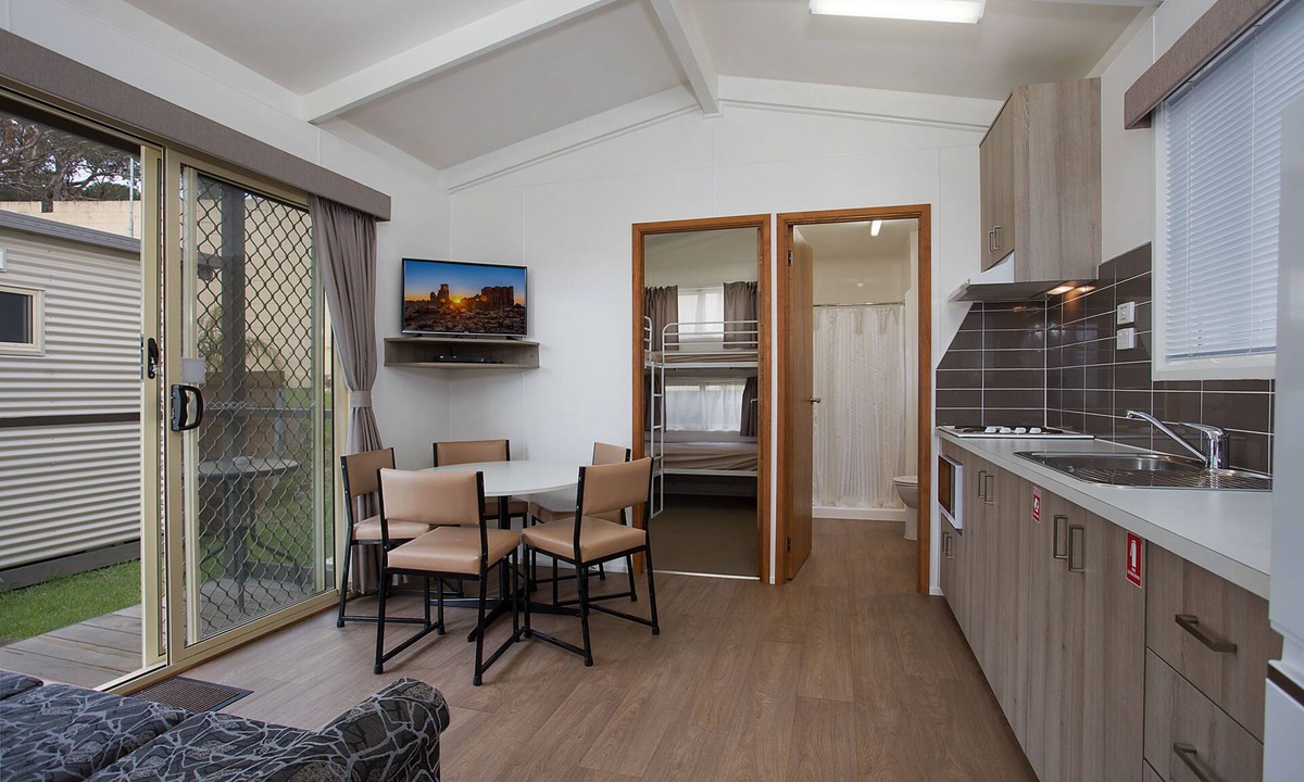 Warrnambool Hotel | Warrnambool Motel and Holiday Park
