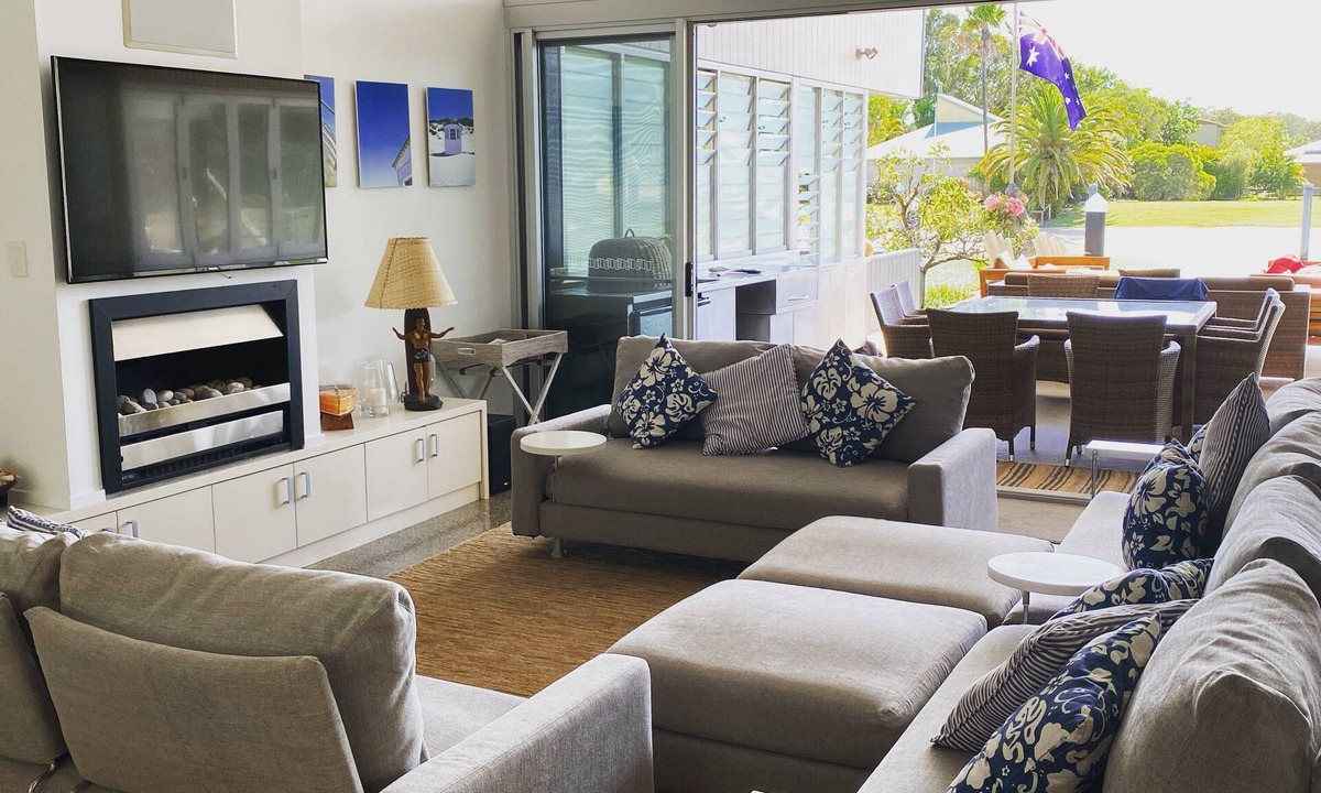 Gold Coast House | Waterfront Escape: The Shed on South Stradbroke Island