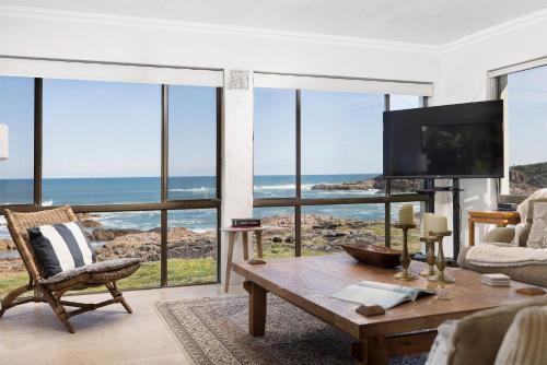 Anna Bay House | Waterfront Ocean Cottage