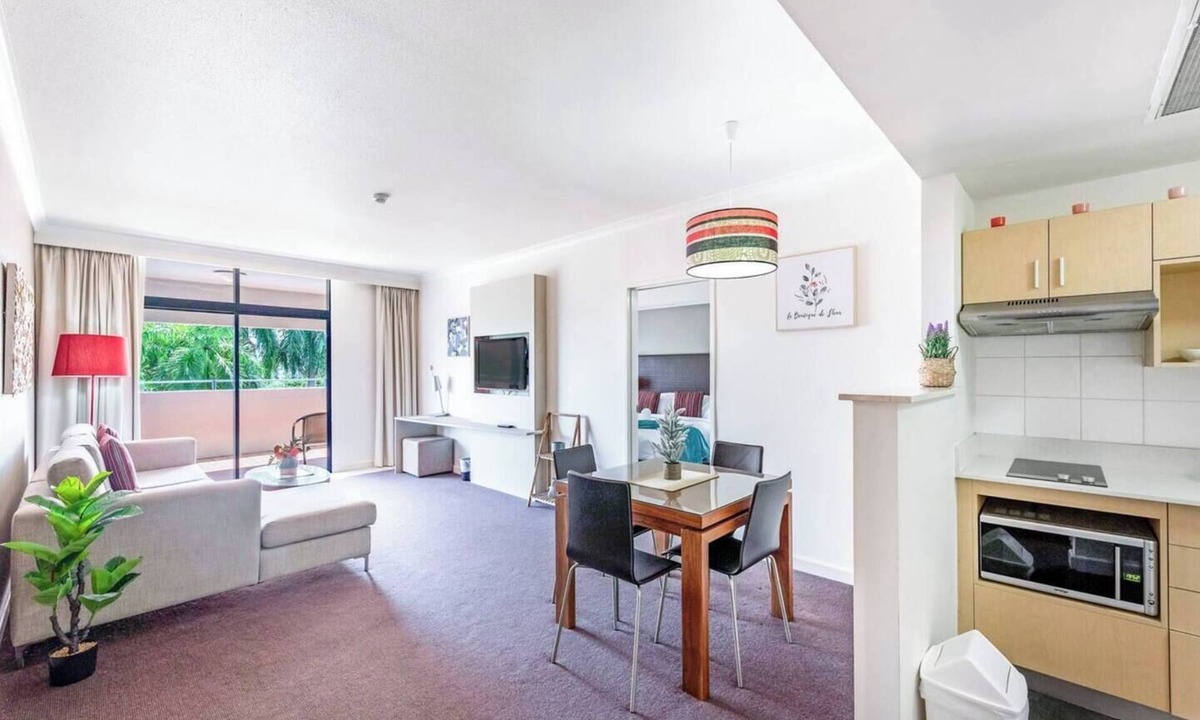 Darwin City Centre Apartment | Waterfront on the Esplanade with Tropical Pool