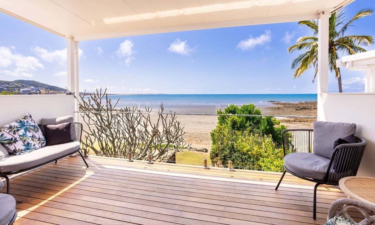 Cooee Bay House | Waterfront On Wattle