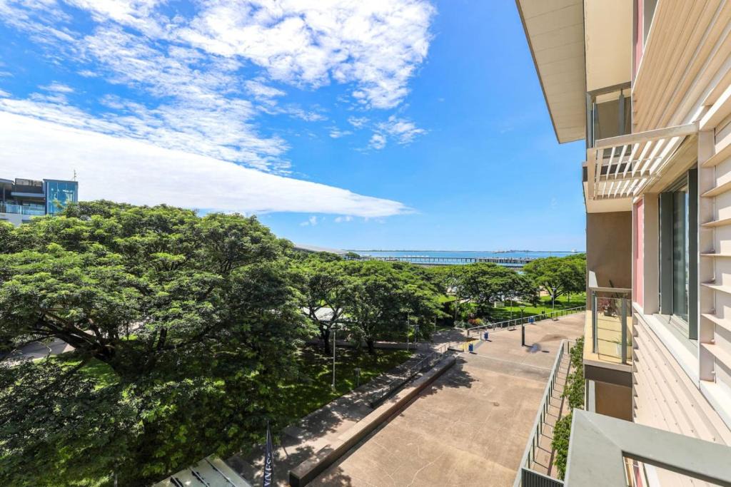 Darwin City Centre Apartment | Waterfront Stunner
