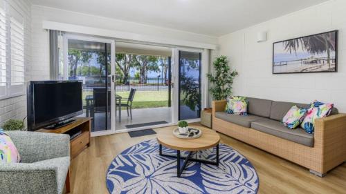 Bongaree House | Waterfront Views From Ground Floor