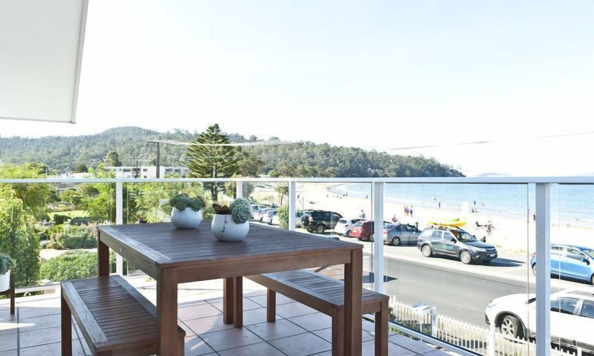 Kingston Beach Villa | Waterfront Villa On The Beach