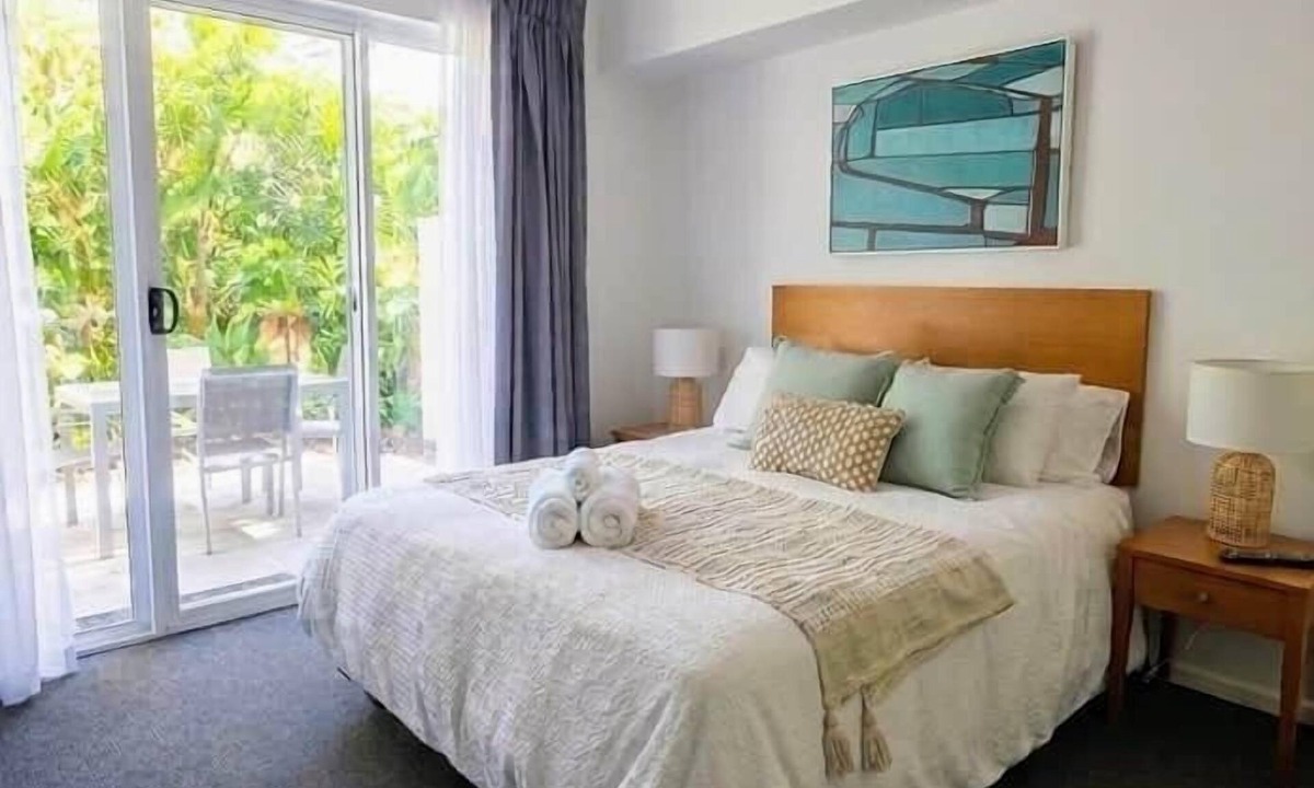 Halls Head Apartment | Waterside Apartment Mandurah with jetty