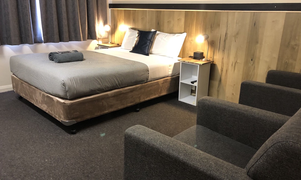 Cootamundra Hotel | Wattle Tree Motel