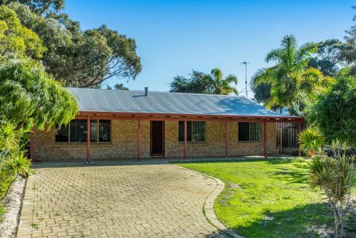Guilderton House | Waves And Moore - Beautifully presented home