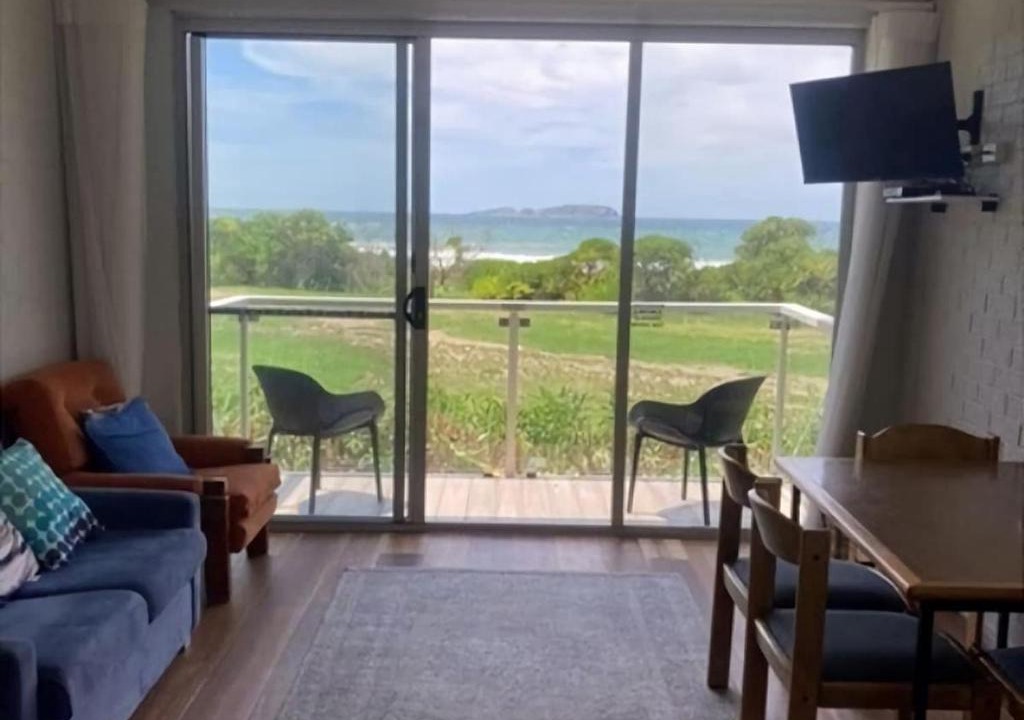 Surf Beach Apartment | Waves at Surf Beach