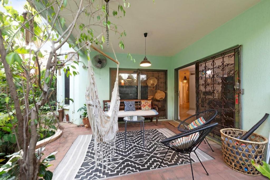 Larrakeyah Apartment | Where Enchanted Garden meets Tropical Paradise