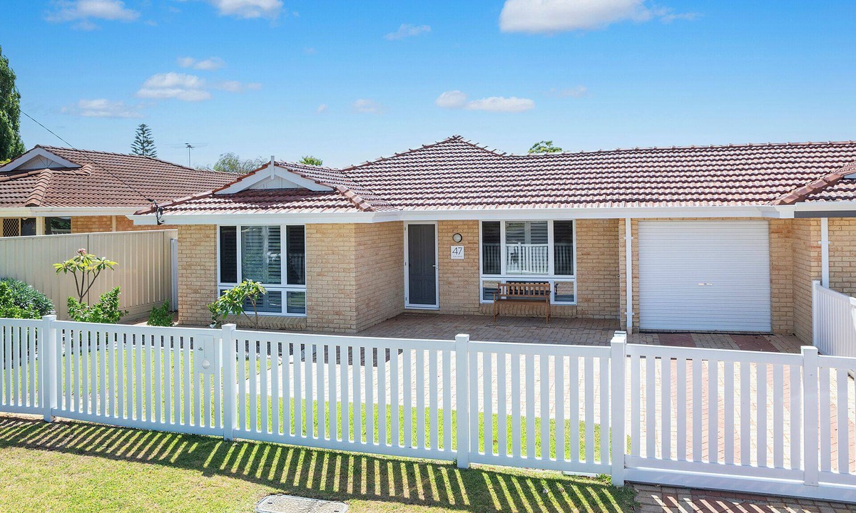 West Busselton House | White Sands Holiday Home | Central Busselton - Walk Everywhere | Pet Friendly