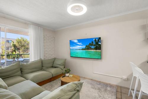 Kings Beach Apartment | Whitecaps Resort Unit 4, 44 Edmund Street, KIngs B