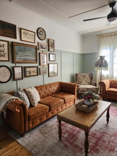 Stanthorpe Villa | Willow's Gardens Couples retreat with woodfire hottub
