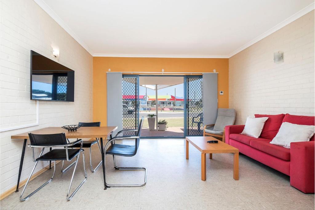 Lancelin Apartment | Windsurfer Beach Chalet 4