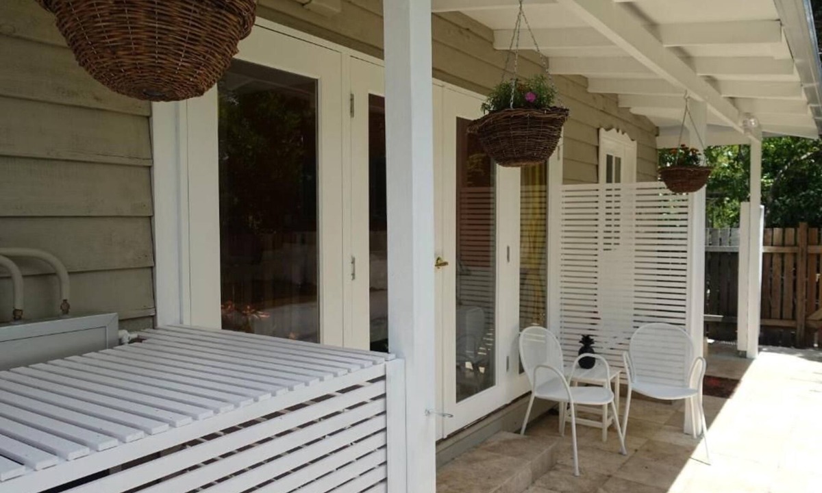 Palmwoods Bed & Breakfast | Winston Cottage