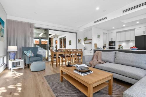 Port Noarlunga House | Witton Breeze - Modern Seaside Stay by Jetty & Cafés