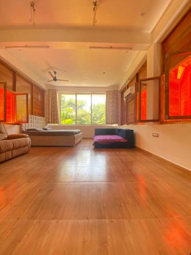 Tiruvettipuram House | Wooden cottage