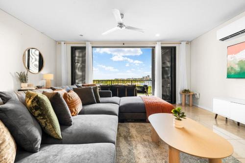 Bayview Apartment | Zen Bayline - pool - bay view - balcony