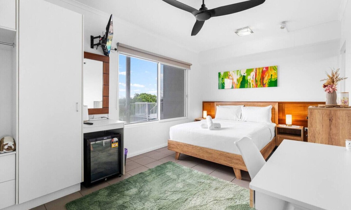 Cullen Bay Apartment | Zen Marina Studio: bayview - shared pool - central