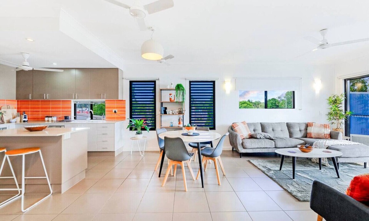 Nightcliff Apartment | Zen Nomad: Balcony ~ Outdoor Dining ~ Markets