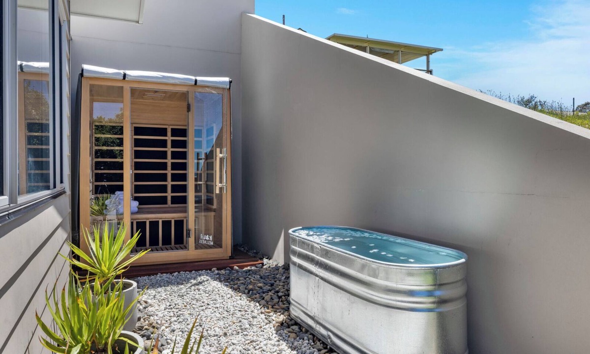 Woolgoolga House | Ziggy’s Beach House- Ocean Views, Sauna, Jacuzzi, Pet-friendly!