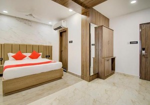 Capital O V Hotel