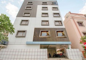 Capital O V Hotel