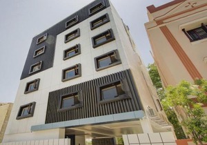 Capital O V Hotel