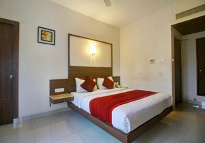 Collection O 4658 Akil Residency