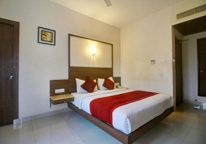 Collection O 4658 Akil Residency