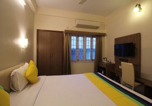 Deluxe AC Room at Anamitra Guest House #4