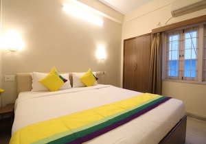 Deluxe AC Room at Anamitra Guest House #4